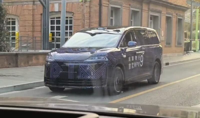   Luxeed V9