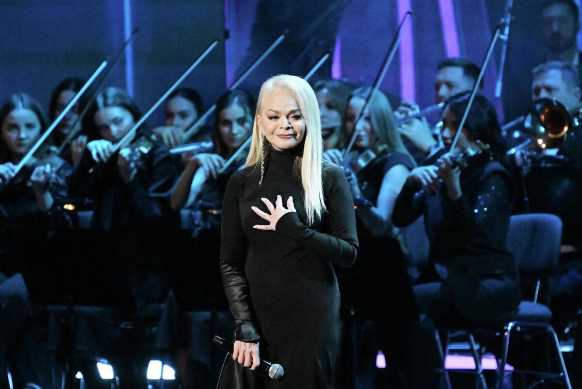 Певица Лариса Долина в Государственном Кремлёвском дворце в Москве. Максим Блинов / @РИА Новости