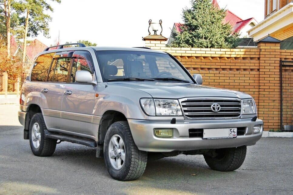   Toyota Land Cruiser 100