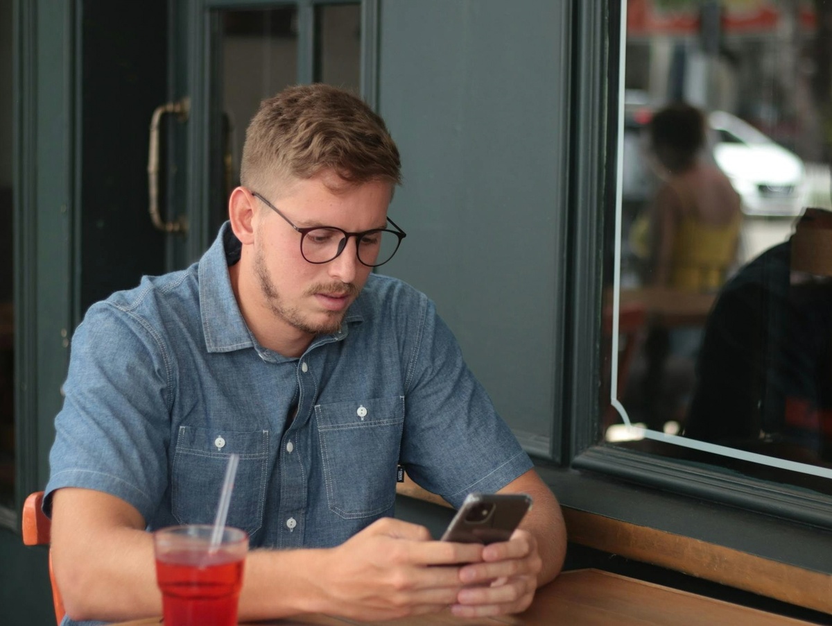 Даже если вы забудете о карте на месяц, Газпромбанк не снимет деньги просто за ее существование