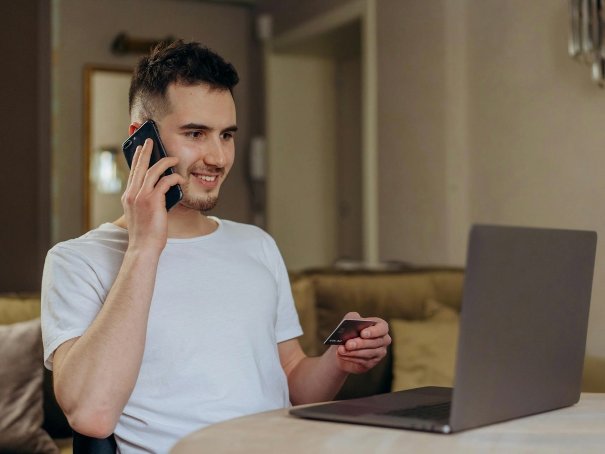 Сервис Газпром Бонус «Плюс» увеличивает лимиты не только на снятие наличных, но и на другие операции по дебетовке — так вы можете получать больше выгоды, если часто пользуетесь картой