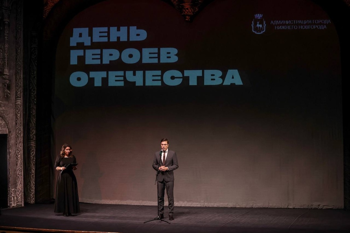    Глава города Юрий Шалабаев поздравил участников СВО, военнослужащих и ветеранов с праздником