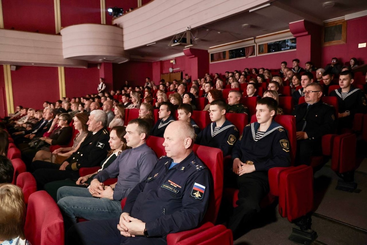    В театре «Комедiя» собрались более 400 приглашенных