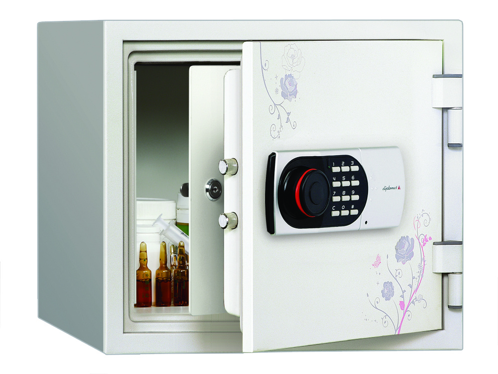 Препараты внутри специального медицинского сейфа Diplomat