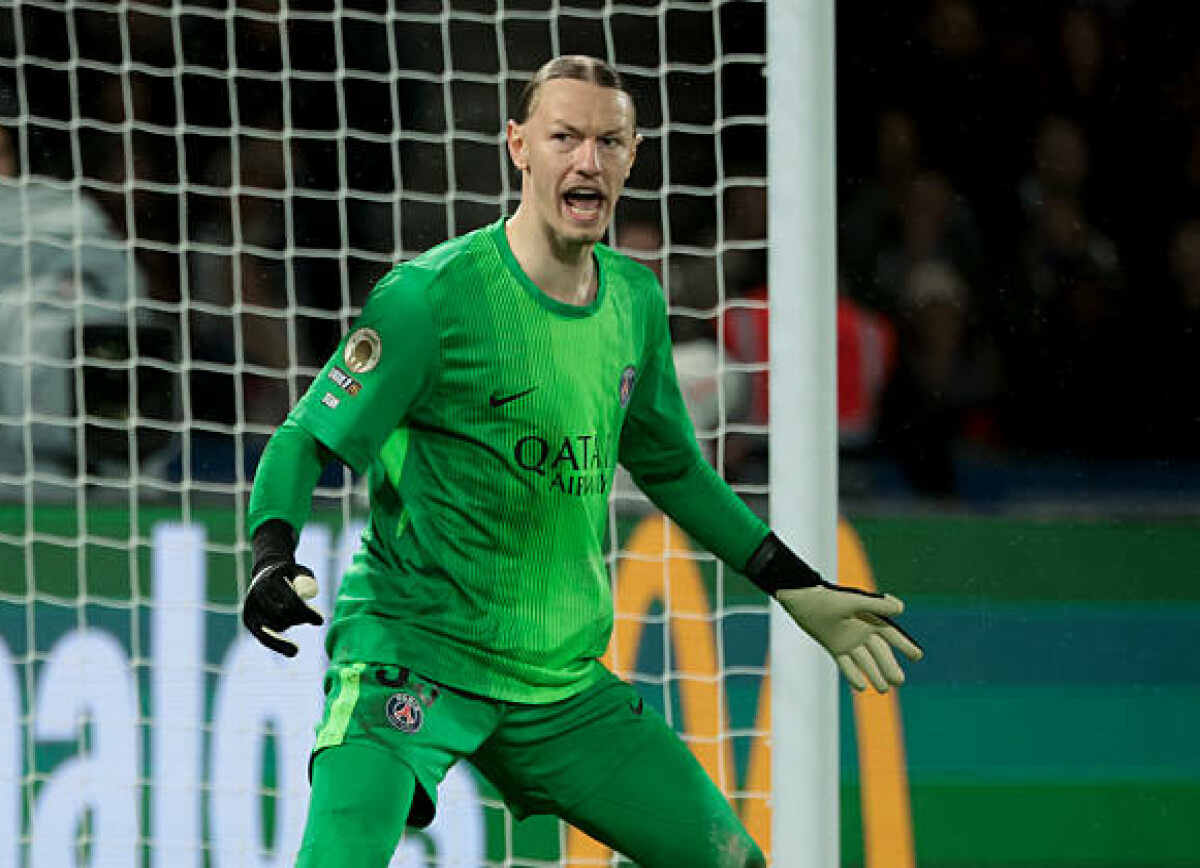     Во Франции назвали нефутбольные причины, из-за которых Сафонов не может выиграть конкуренцию у Шевалье