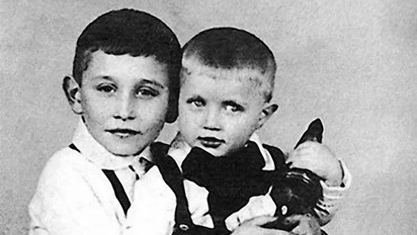 Миша Гольцман с братом
