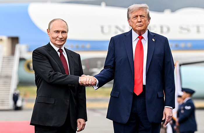    Владимир Путин и Дональд Трамп.Сергей Бобылев/ТАСС