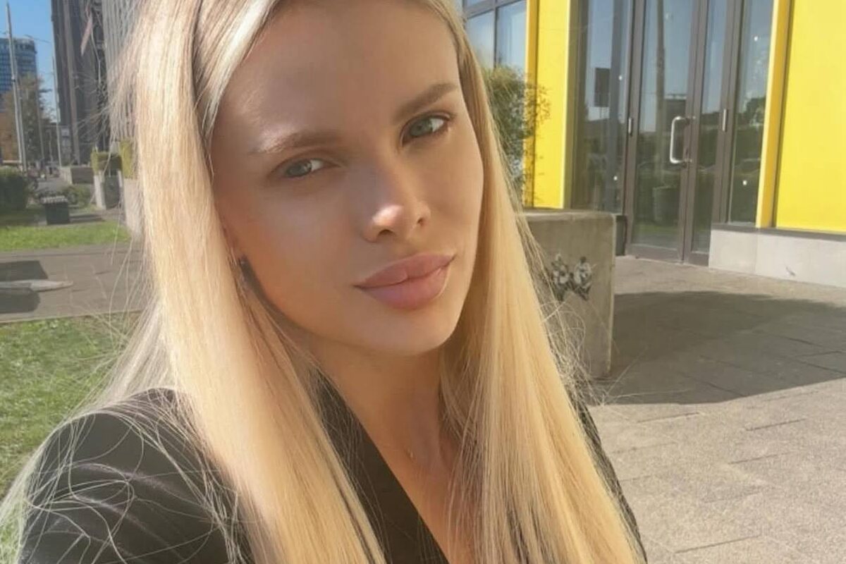 Раньше девушка была блондинкой. Фото: соцсети