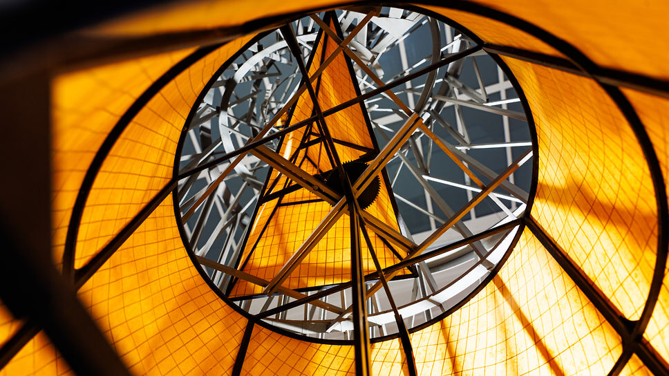 Реконструкция «Памятник III Интернационалу Владимира Татлина, 1920». Дмитрий Димаков, 1987–1991.📷Фото: Михаил Вильчук / пресс-служба Центра «Зотов»