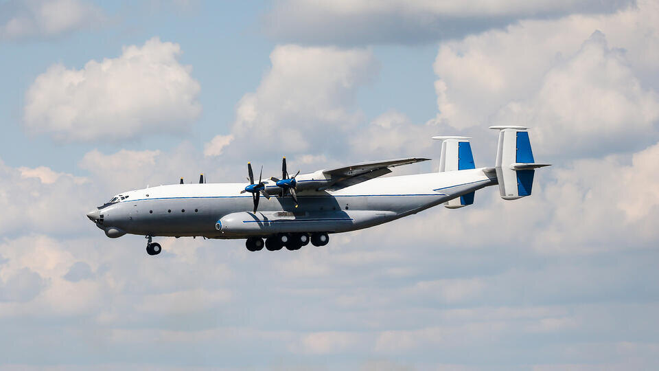     Крушение Ан-22 в Ивановской области унесло жизни семи человек Александр Рюмин/ТАСС