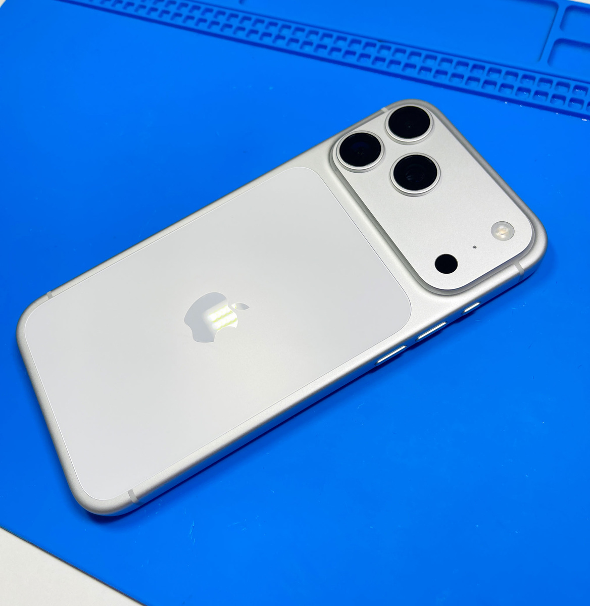  iPhone 17 Pro Max сзади