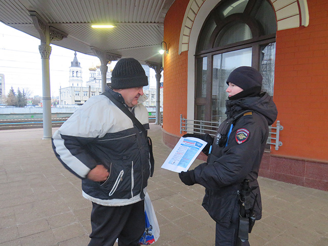 На тверском ж/д вокзале пассажиров научили бдительности