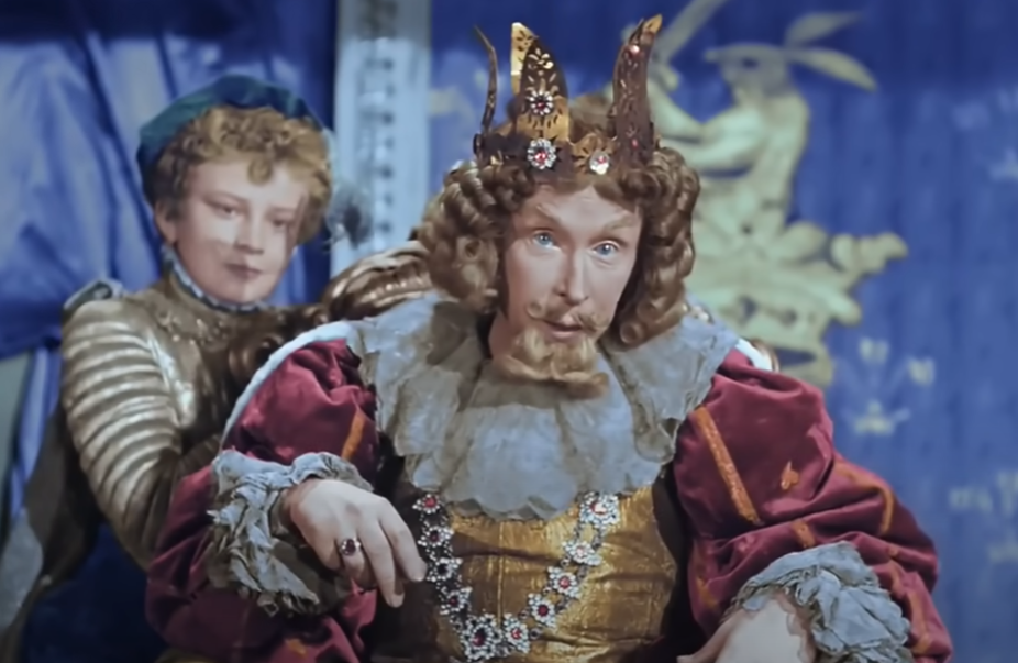 Эраст Гарин в роли короля. Фото: Кадр из фильма "Золушка" (1947)