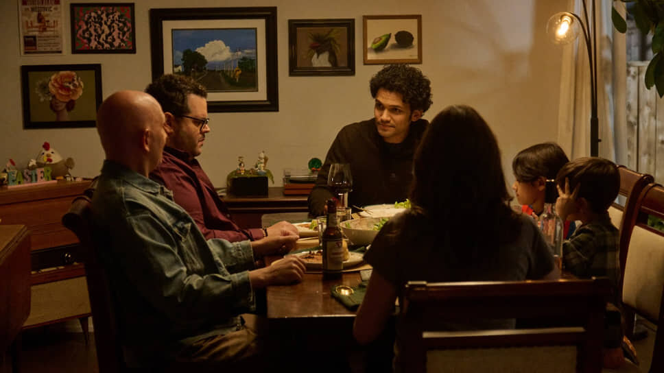 Мысль о том, что нет в мире ничего важнее семьи, фильм иллюстрирует кадрами не только благостными, но и отталкивающими.📷Фото: Экспонента