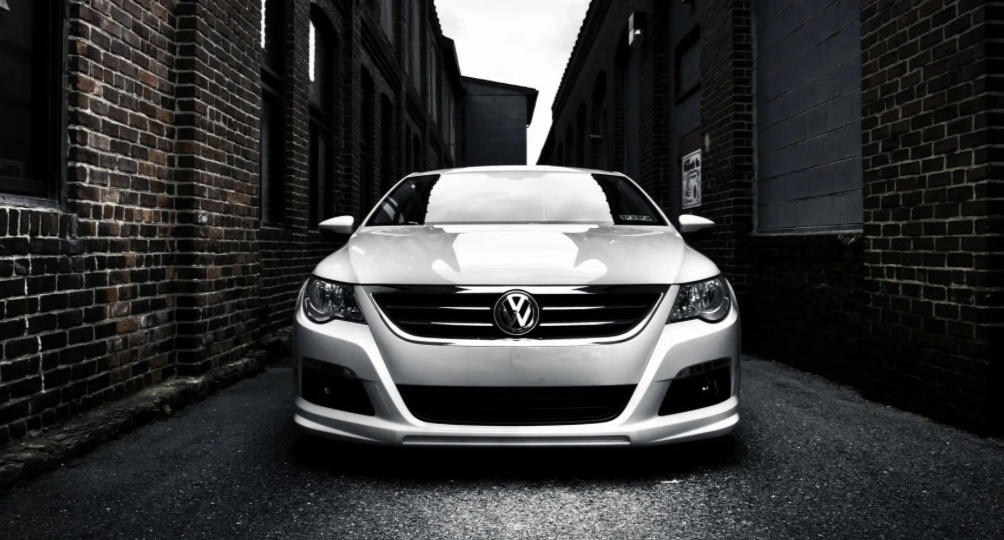 Когда машина может «уснуть»: почему иностранные авто рискуют быть заблокированными в России