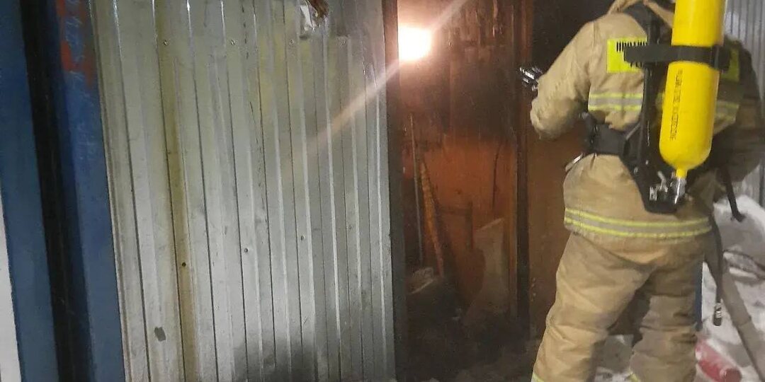 Жилая бытовка загорелась на севере Карелии