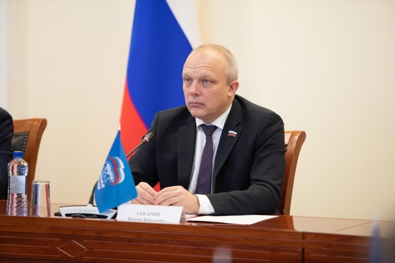    Депутаты фракции "Единая Россия" в Заксобрании поддержали законопроект, направленный на уточнение понятия "многодетная семья".