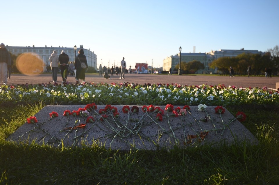    Своими действиями он причинил имущественный ущерб памятному сооружению. Алексей БУЛАТОВ