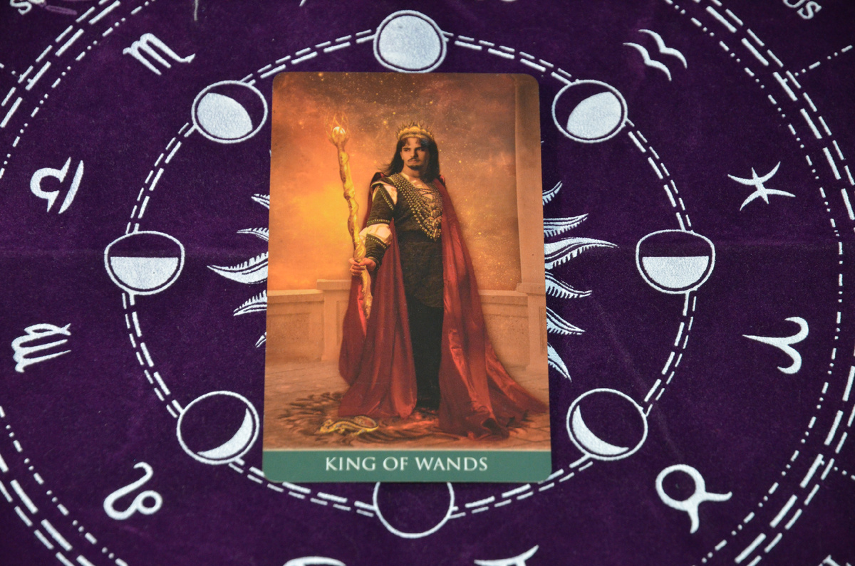 Магия и Таро простыми словами. Таро расклад: Мужчина в раздумьях: что его останавливает и к чему это приведет?