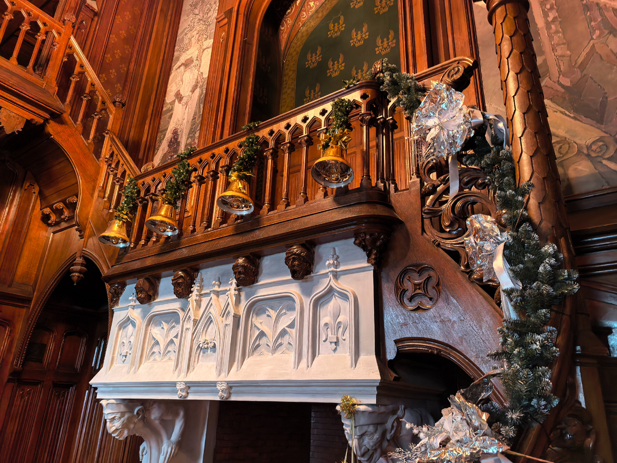 Кабинет Алексея Морозова в готическом стиле