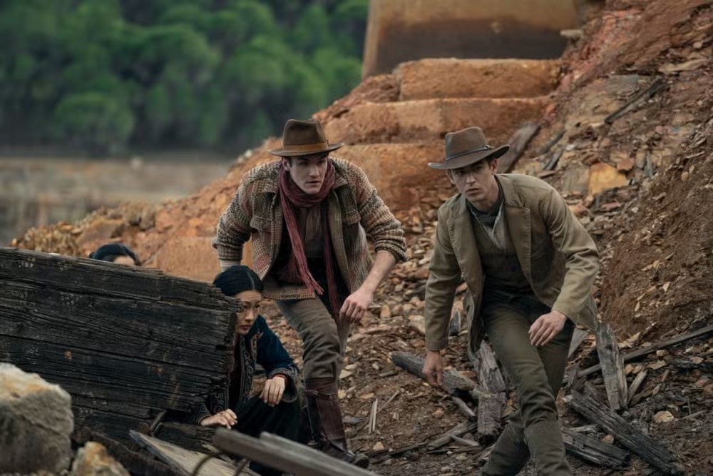     Кадр из сериала «Молодой Шерлок» (2026) / Фото: Amazon MGM Studios