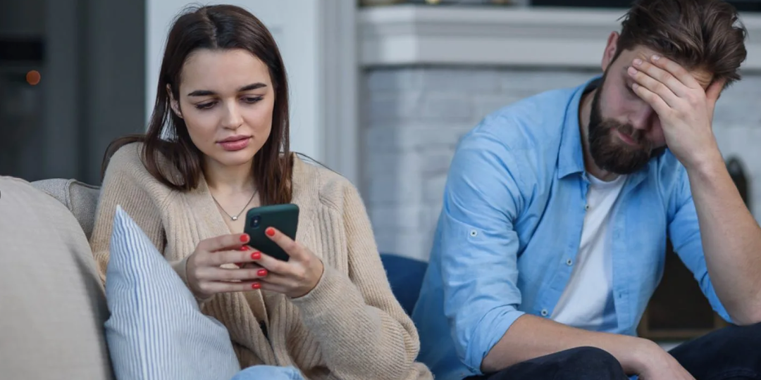 Любовница мужа прислала мне фото с их отдыха. Я поблагодарила её за внимательность и переслала фото её богатому мужу.