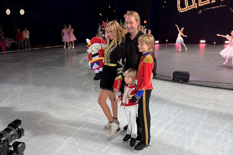 Яна Рудвковская, Евгений Плющенко с детьми