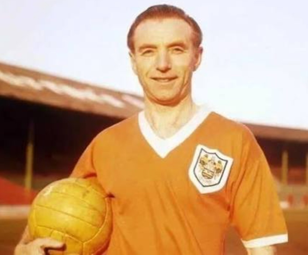 «Золотой мяч» — ежегодная футбольная награда, присуждаемая лучшему футболисту календарного года французским журналом France Football. Обычно считается самой престижной индивидуальной наградой для футболиста. Первое вручение «Золотого мяча» прошло в 1956 году.