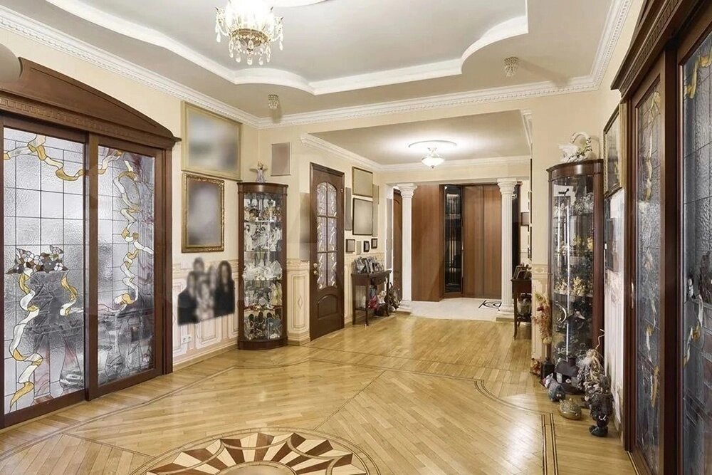    Квартира Ларисы Долиной. На фото Овальный холл с колоннами - центр квартиры. Фото: соцсети