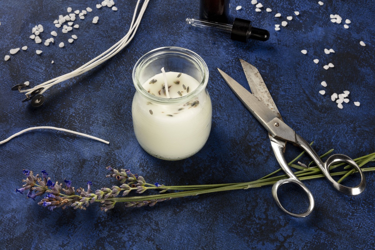     Как и зачем нужно подрезать фитиль свечи: правило, которым многие пренебрегают — и очень зря