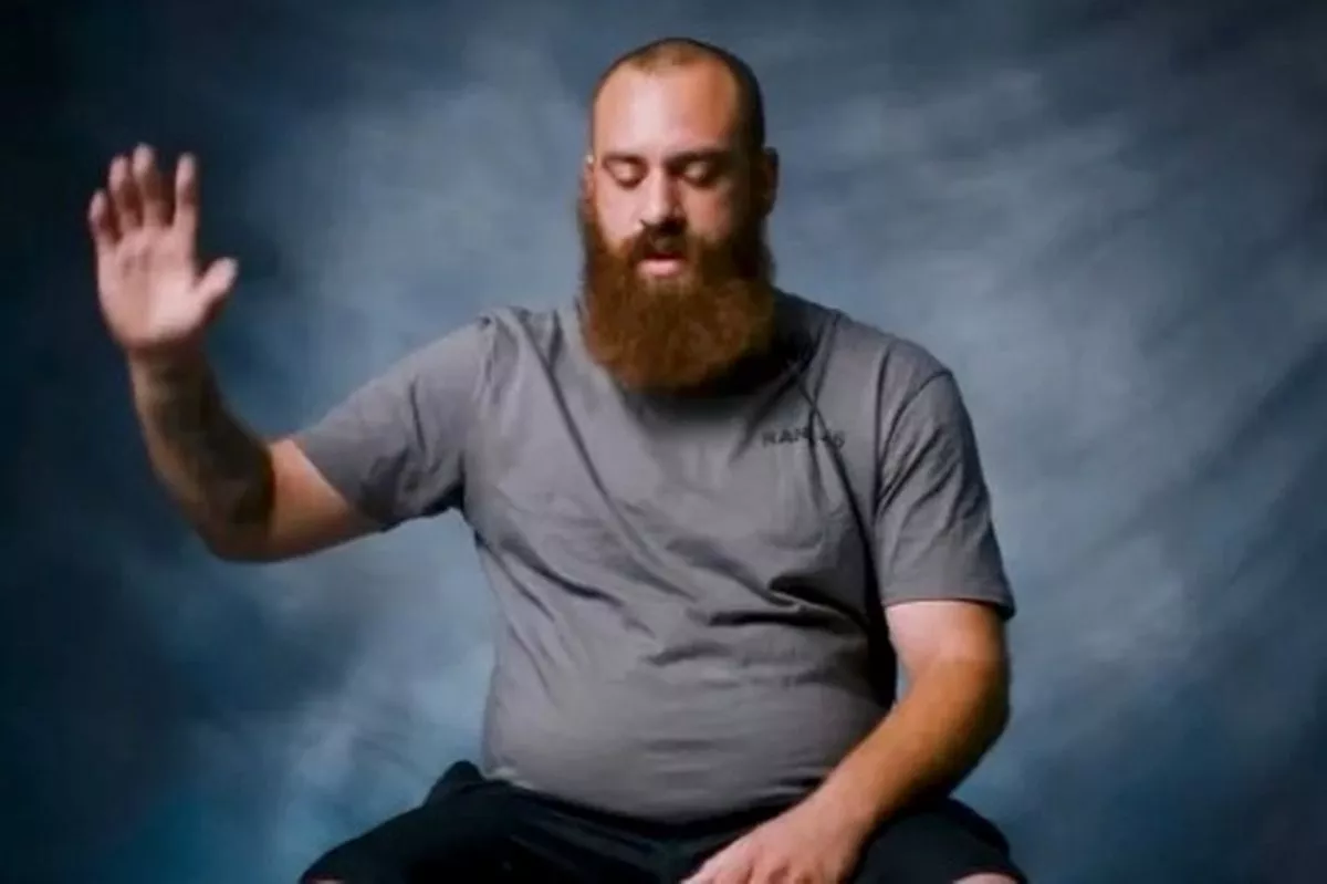 Джулиус Шилдс рассказал, что заметил светящиеся шары, плавающие возле его дома (Фото: Soft White Underbelly)