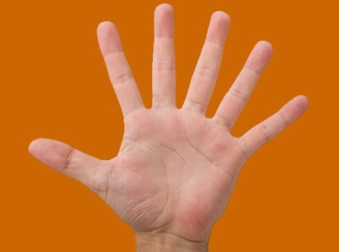 От лишних пальцев до безумных теней: 9 четких признаков, что перед вами нейрокартинка