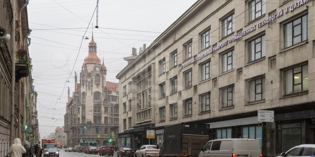 Заброшенная пятикомнатная квартира у набережной реки Фонтанки в доме в 1857 года