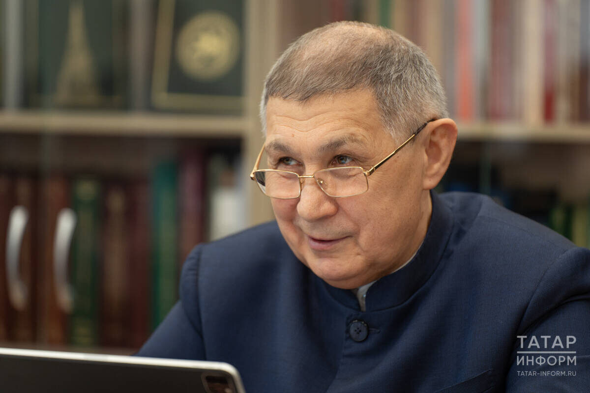 Рифкат Минниханов подчеркнул, что сегодня дроны находят применение в самых разных сферах экономики и становятся точкой притяжения для молодежиФото: © Владимир Васильев / «Татар-информ»