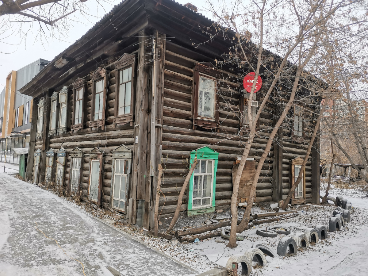 Со стороны дороги выглядит еще не плохо.