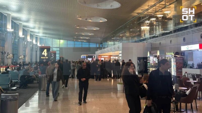     Более 150 россиян застряли в аэропорту Еревана. Телеграм-канал SHOT