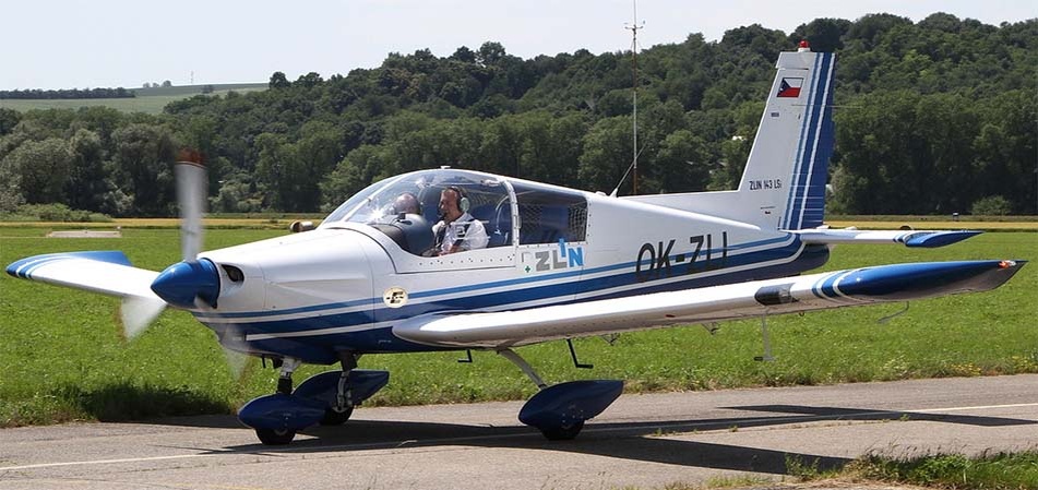 Чешский легкий самолет Zlin Z-143. Фото с сайта airwar.ru