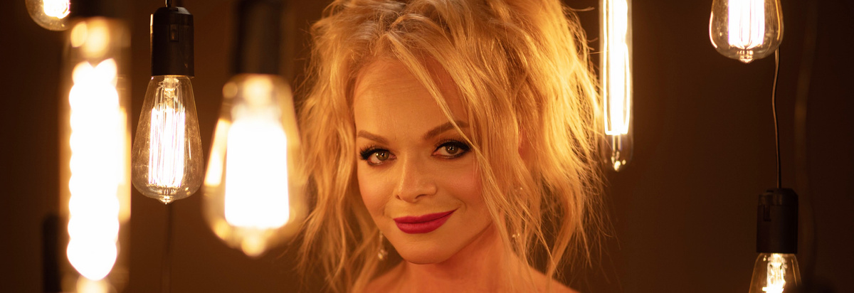 Фото с официального сайта Ларисы Долиной https://larisadolina.com/