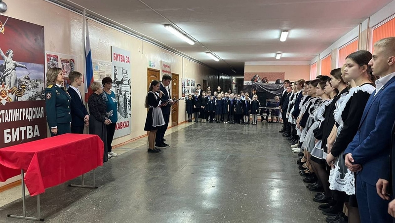    За «Партами Героев» будут сидеть лучшие ученики школ Фото: Пресс-служба «Единой России»