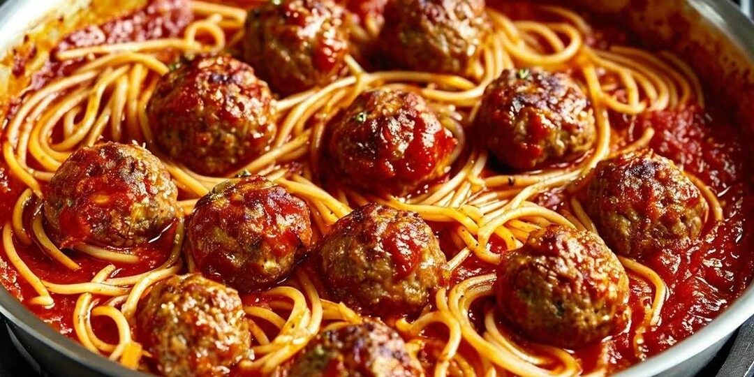 Спагетти с куриными фрикадельками в томатном соусе: вкусное и полезное блюдо для всей семьи