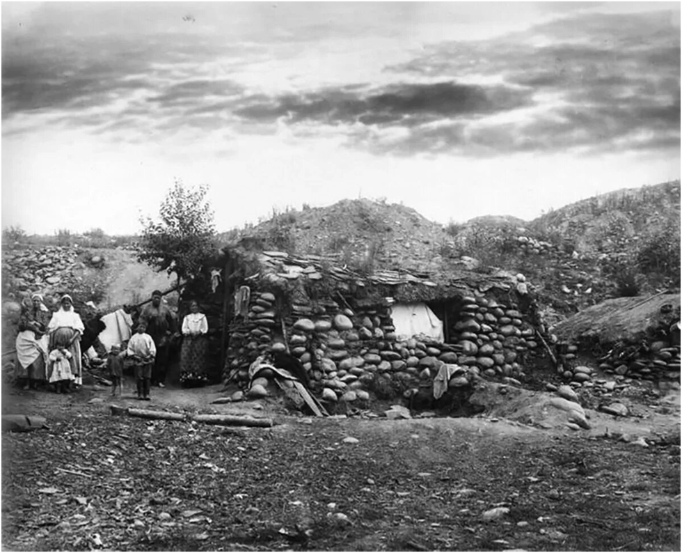 Землянка на одном из приисков Бодайбо. Фото из открытых источников. 