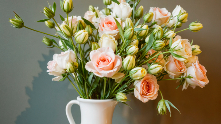    "Почему свежие цветы вянут уже на следующий день. Фото: freepik.com"