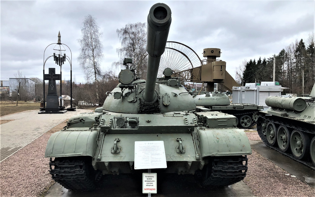 Средний танк Т-54Б ( 1956).