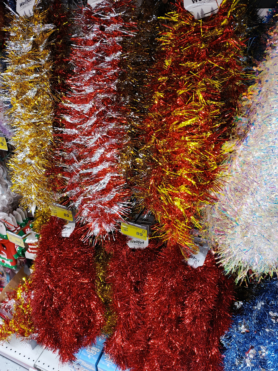 Лично у меня в фаворитах простой серебряный дождик