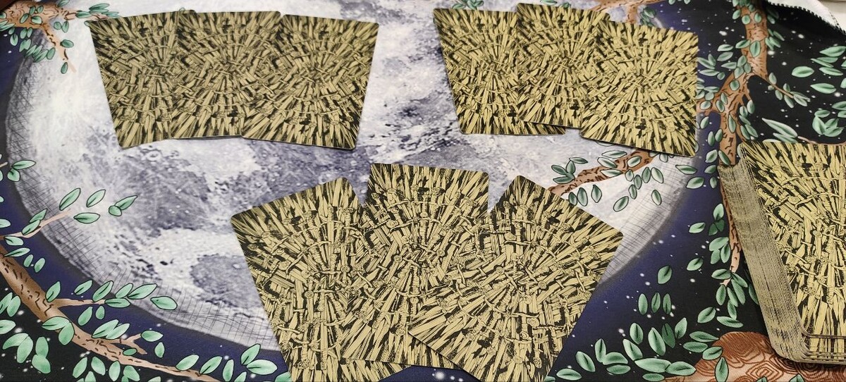 Загадайте мужчину и выберете один из трёх вариантов 