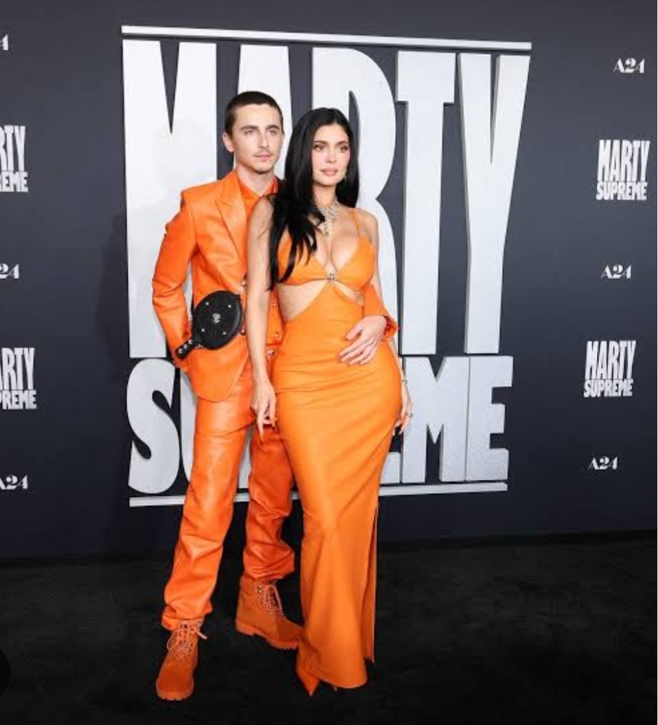 Тимоти Шаламе и Кайли Дженнер на премьере "Марти Великолепный" в Лос-Анджелисе. Материал из сети.