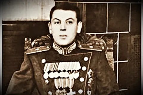 Василий Сталин: документы раскрывают правду о "генерале-мажоре", который рвался в бой