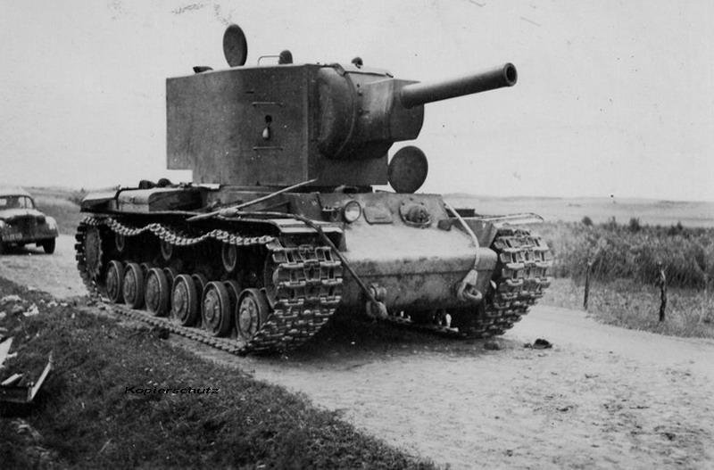 Советский тяжелый танк КВ-2 в конце июня 1941 года. Фото из открытых источников