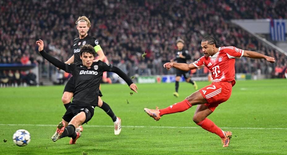    Нападающий «Баварии» Гнабри бьет по воротам «Спортинга». Фото: Reuters