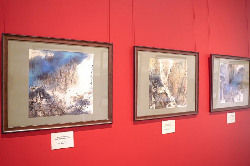 Акварельная живопись Хуана Хуачжао представлена на выставке в Псковском музее
Фото: пресс-служба Псковского музея-заповедника